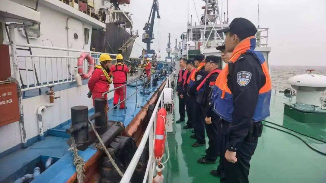 常熟海事局联合多部门开展年终岁末长江水域联合巡航执法行动