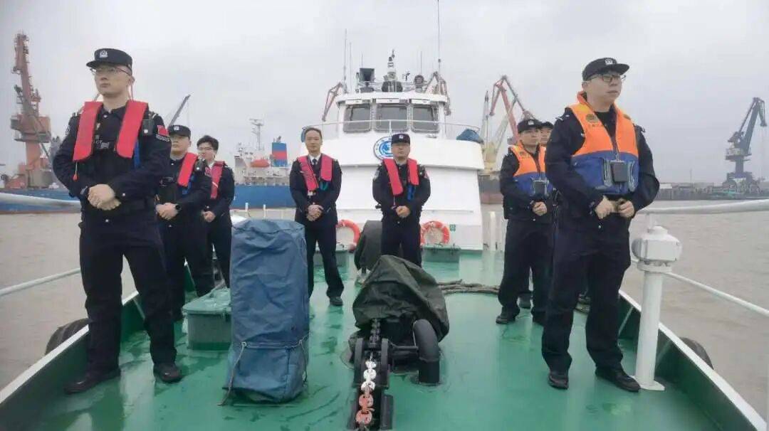 常熟海事局联合多部门开展年终岁末长江水域联合巡航执法行动